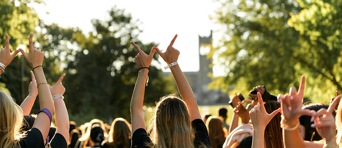 Students holding up Ws in front of UC Tower